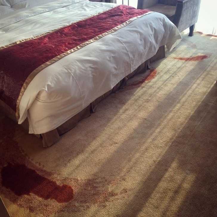 7. Miejsce zbrodni? Nie. Nietypowy wzór dywanu w hotelu.