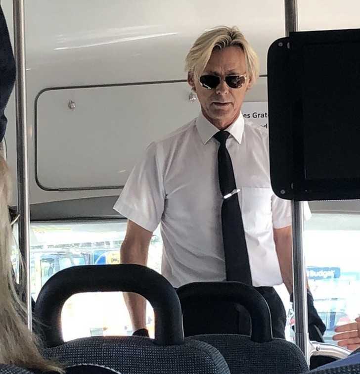 3. „Mój kierowca autobusu wygląda jak David Bowie”