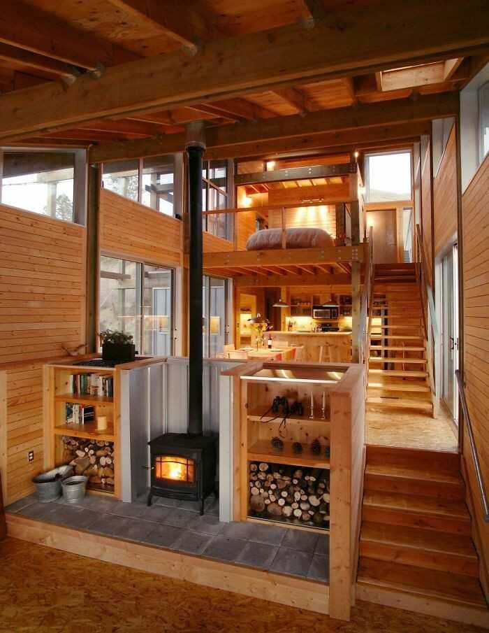 Sypialnia nad kuchnią i jadalnią - przytulny klimat i oszсzędzanie miejsca w jednym. Idaho, Stany Zjednoczone