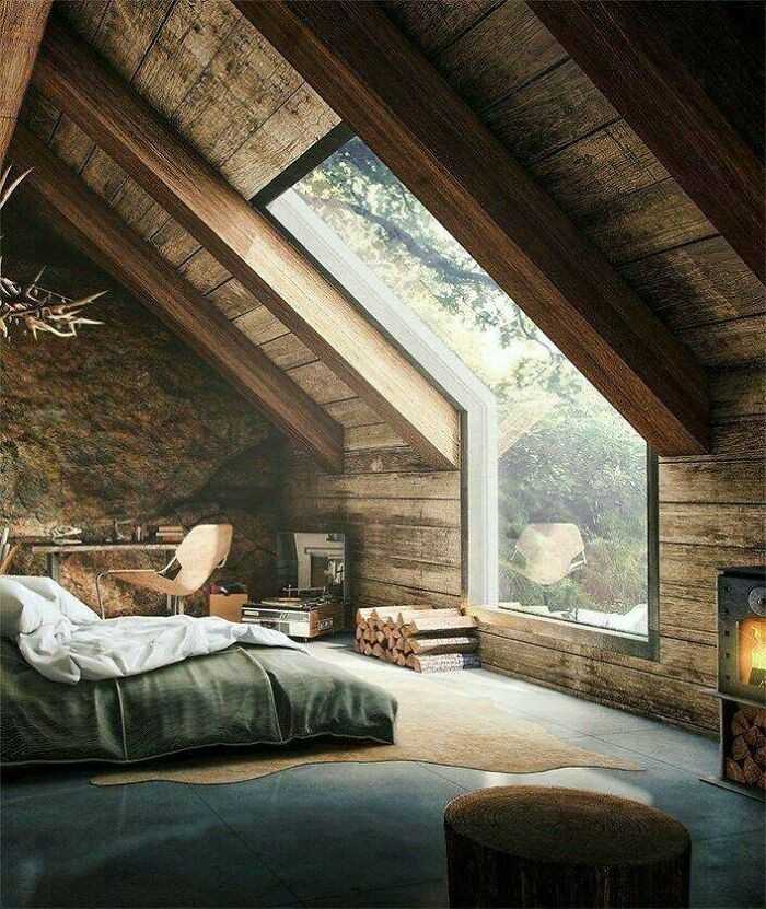 Piękny drewniany dom z ogromnym oknem