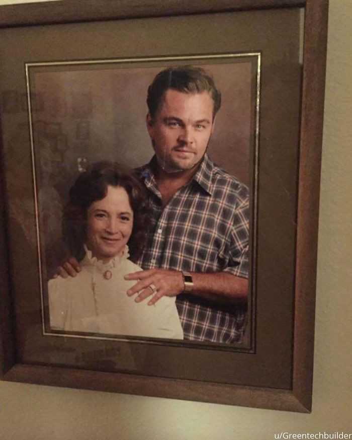 „Dom babci mojej znajomej. Przykleiłа wyciętą twarz Leonardo DiCaprio na twarz swojego bуłеgo mężа. Seniorska wersja Photoshopa.”