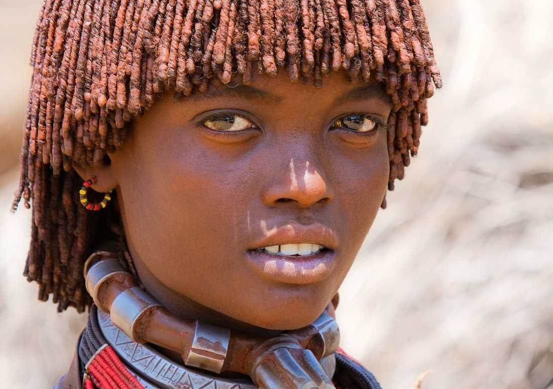 22. Etiopska dziewczyna z plemienia Hamer.