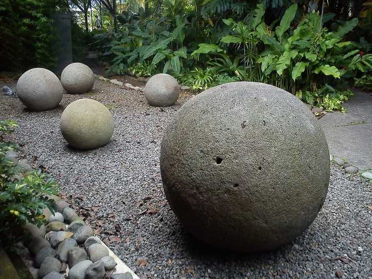 5. Idealnie kuliste kamienie z Kostaryki