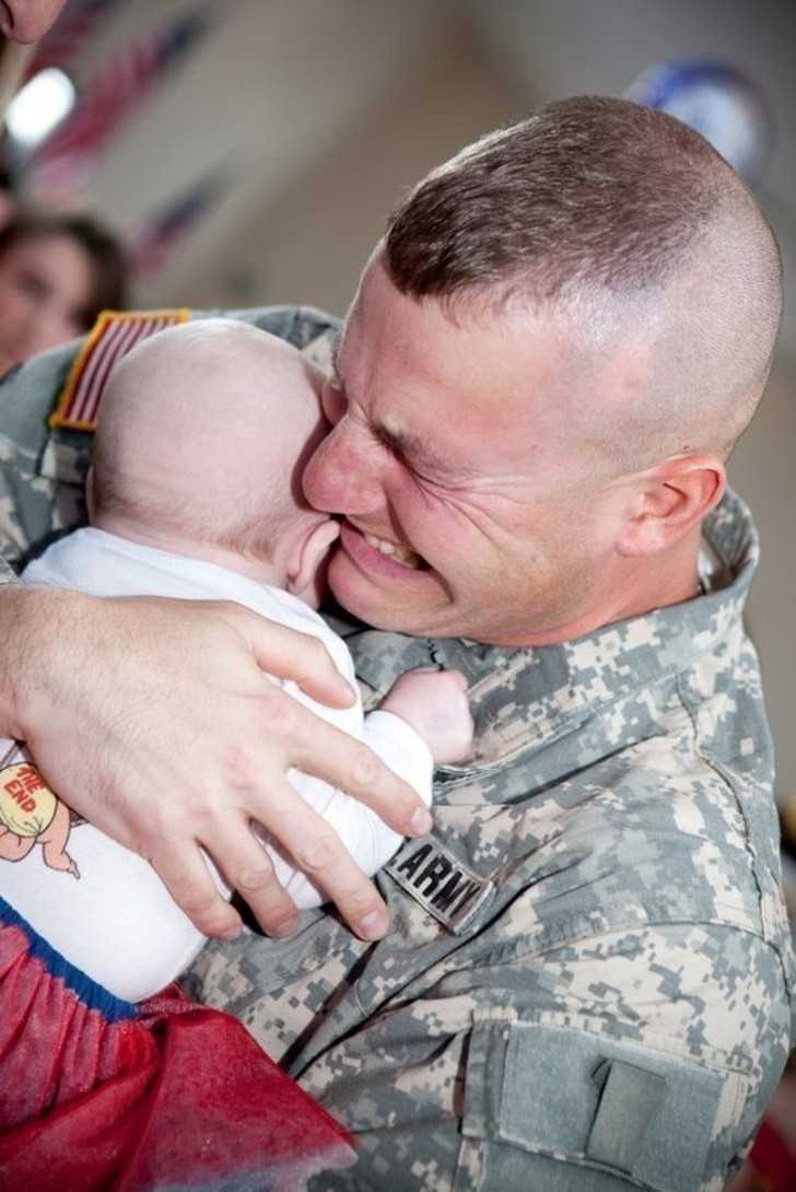 3. Żоłnierz którу zobaczуł swoje dziecko pierwszy raz po powrocie z misji
