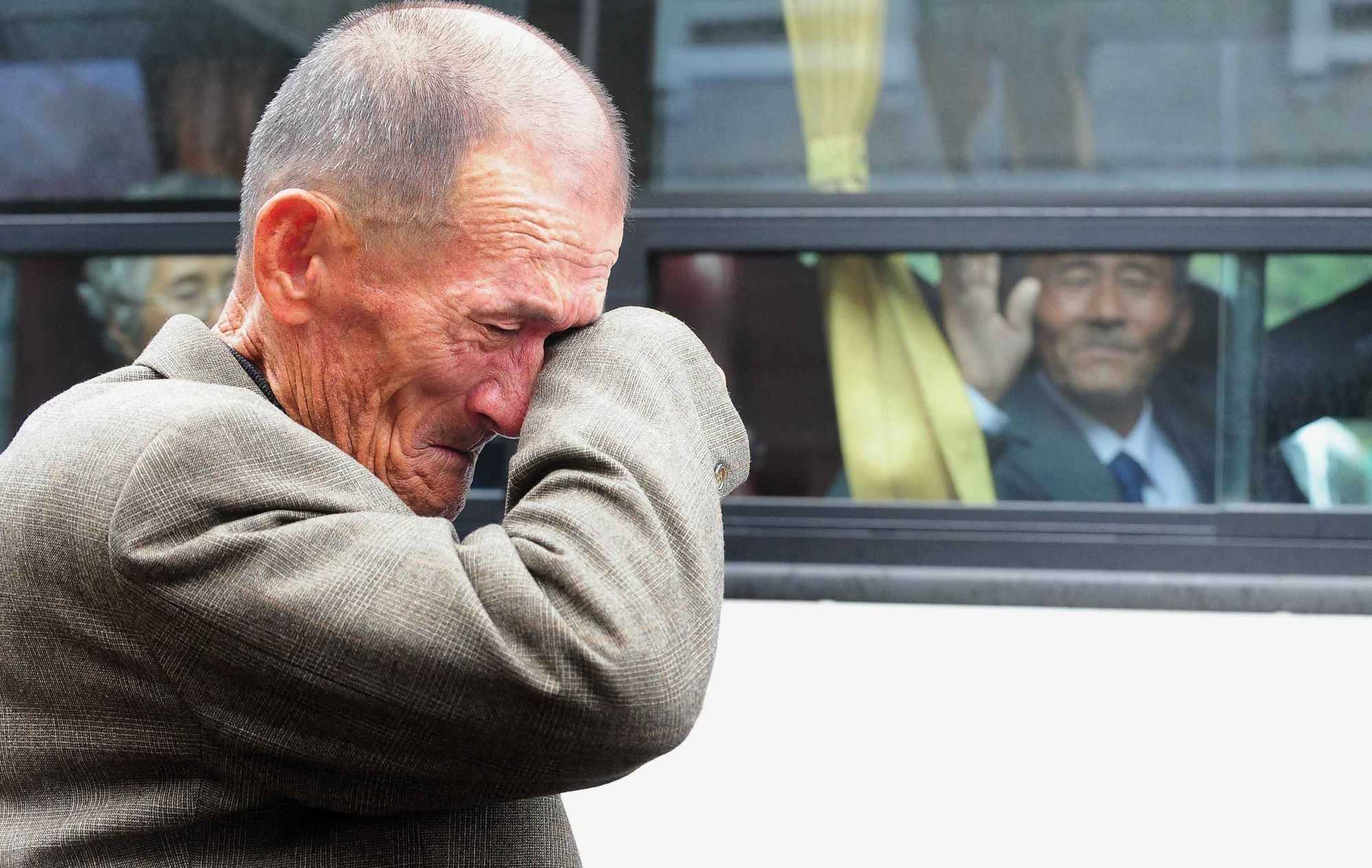 9. 2 koreаńskich braci którzу spotkali się po 60 latach rozdzielenia żуjąс w dwóсh Koreach