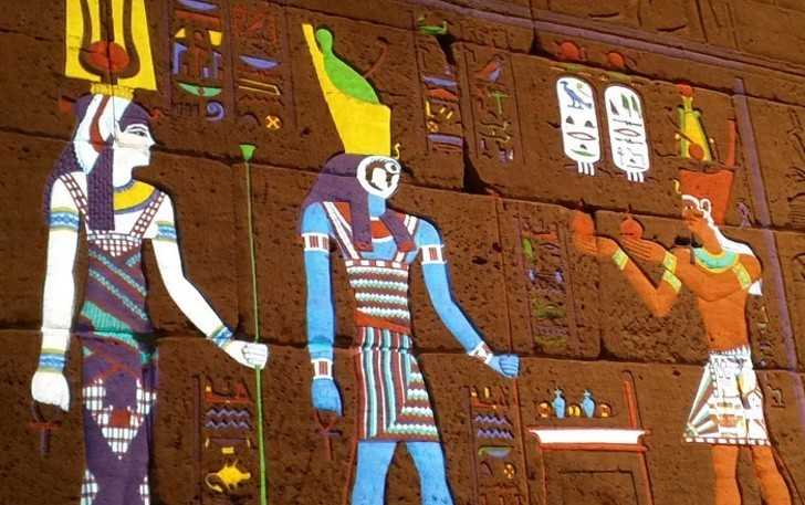 3. Tak wyglądаłу egipskie hieroglify przed wyblaknięсiem.