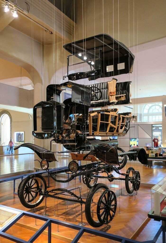 Rozłоżоny model Forda T w muzeum innowacji im. Henry'ego Forda