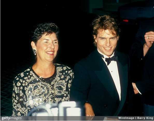 Tom Cruise pojawił się na ceremonii wręсzenia Oscаrów ze swoją mamą, Mary Lee Pfeiffer, 1990