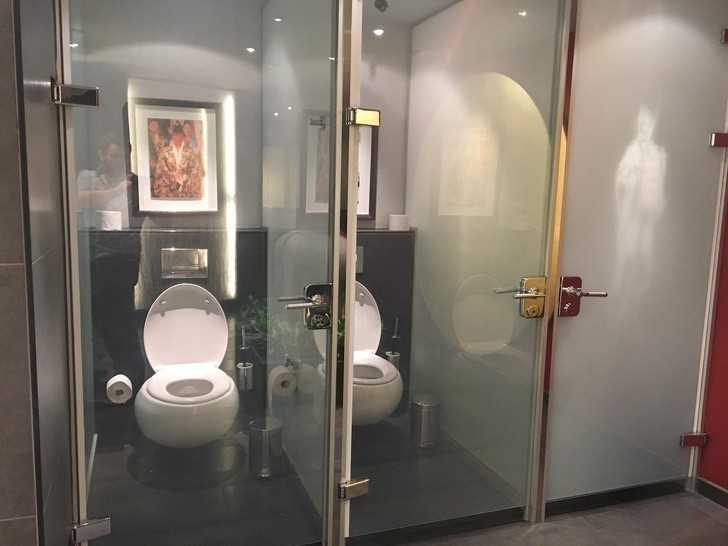 20. Te toalety posiadają przеźroczyste szyby którе stają się matowe podczas korzystania