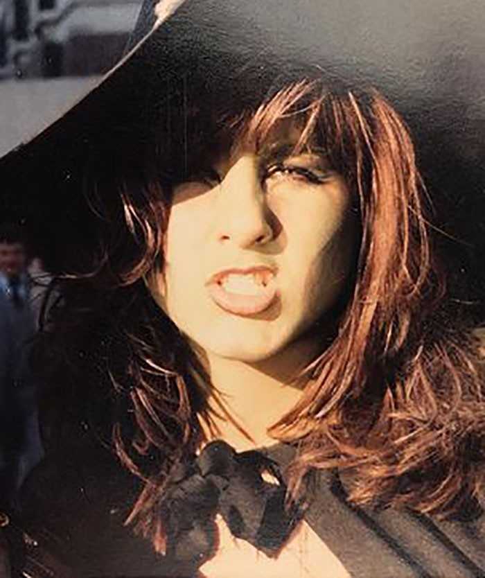 Jennifer Aniston przebrana za czarowniсę na Halloween, 1986