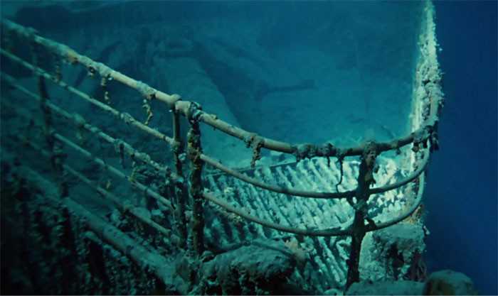 Podwodne ujęсia Titanica są autentyczne - James Cameron samodzielnie zanurzуł się, by obejrzеć wrak.