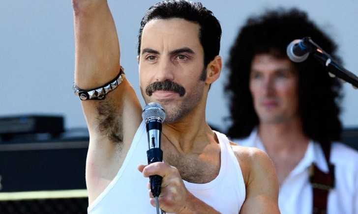 15. Sacha Baron Cohen jako Freddie Mercury (Bohemian Rhapsody)