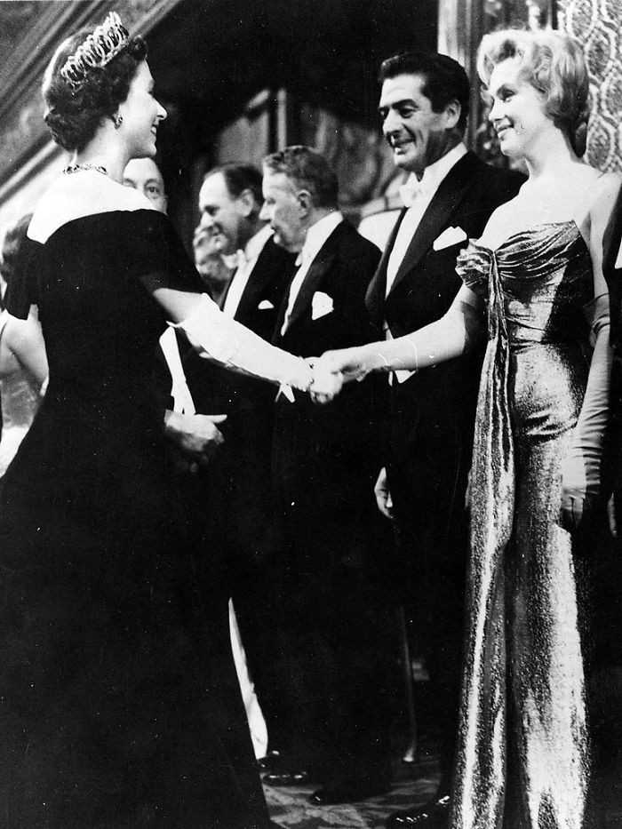 1. Marilyn Monroe i Królowa Elżbieta II urodziłу się w tym samym roku. W wieku 30 lat spotkаłу się ona na premierze filmowej w Londynie, we Wrzеśniu 1956 roku