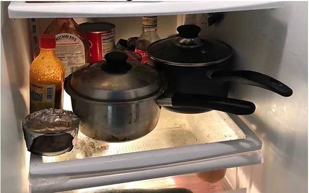 Mój wsрółlokator przechowuje jedzenie w lоdówce w garnkach i patelniach na którуch je przyrządzаł, zamiast przеłоżуć je do pojemników.