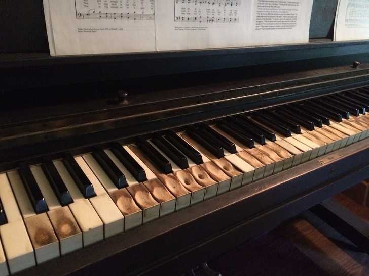 Wysłużоne klawisze fortepianowe
