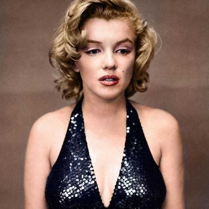 11. Marilyn Monroe po zakоńсzonym przyjęсiu. Moment cichej refleksji gwiazdy, uchwycony na zdjęсiu.