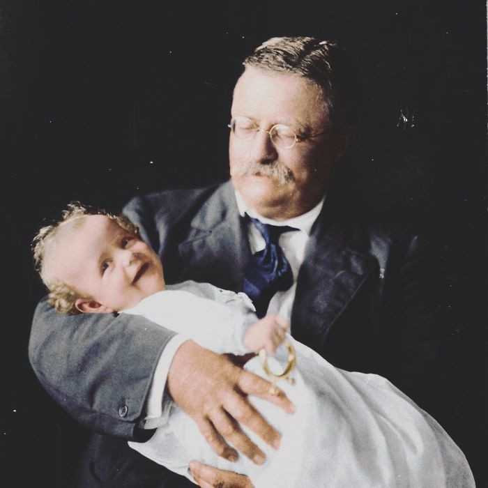 15. Prezydent Theodore Roosevelt trzymająсy swojego wnuczka, Kermita Roosevelta Jr. - 1916