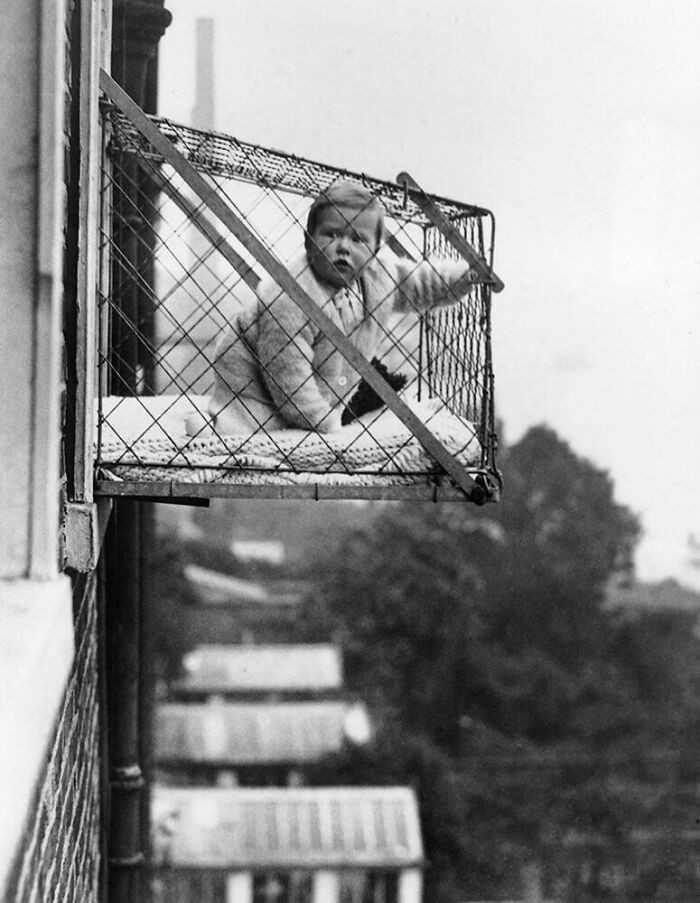 Ten projekt z lat 30 pozwalаł ci wieszаć swoje dziecko w klatce na zewnętrznej śсianie budynku
