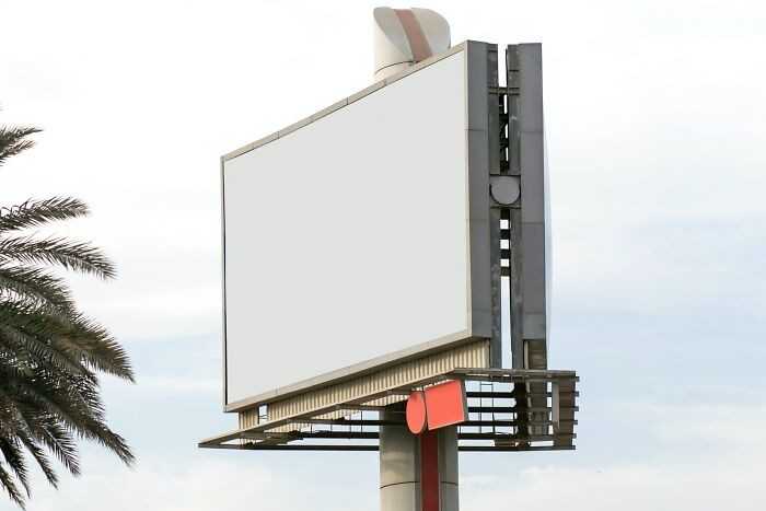 W  stanach Alaska, Maine, Vermont, i Hawaje stawianie billboardów jest zakazane.