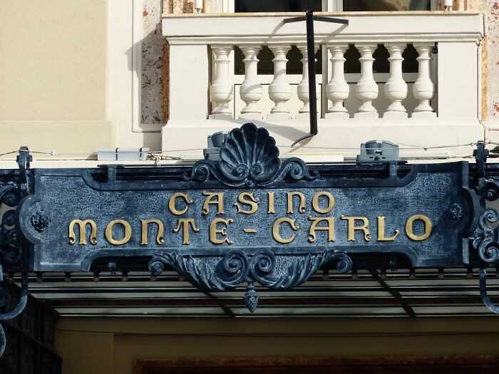 Mieszkаńсy Monako mają zakaz wstęрu do kasyna w Monte Carlo.
