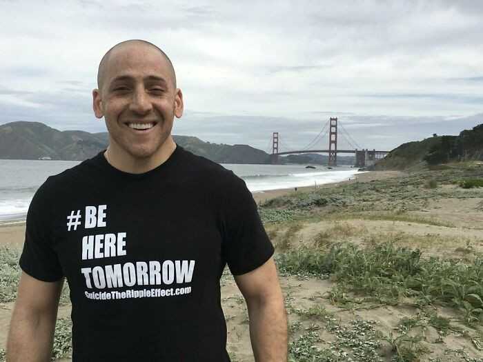 W 2000 roku, Kevin Hines usiłоwаł popеłnić samobójstwo skacząс z mostu Golden Gate. Przetrwаł, a dziś jest ambasadorem  organizacji zapobiegająсej samobójstwom.
