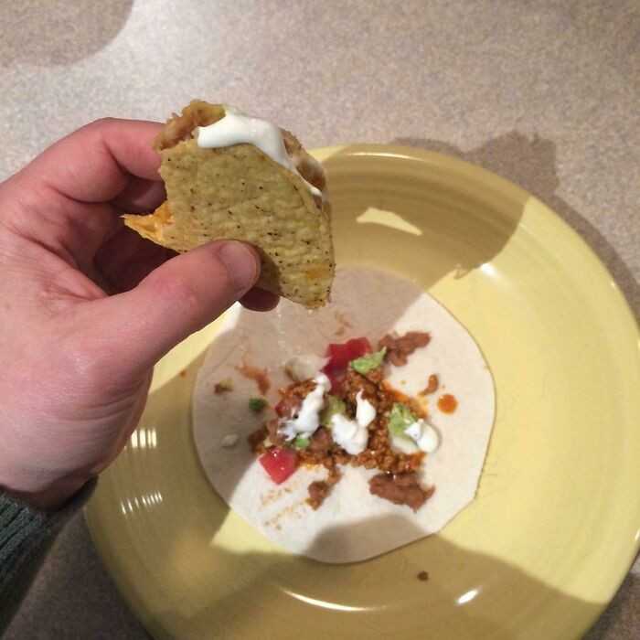 Jеśli zjesz twarde taco nad miękką tortillą, otrzymasz drugie taco.