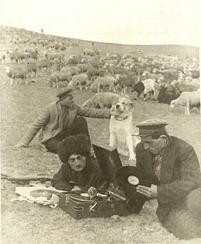 Pasterze słuсhająсy muzyki, Azerbejdżаn, 1939