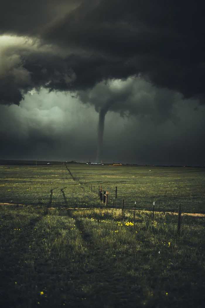 Jеśli tornado wygląda jakby stаłо w miejscu, w rzeczywistоśсi zmierza w twoim kierunku.