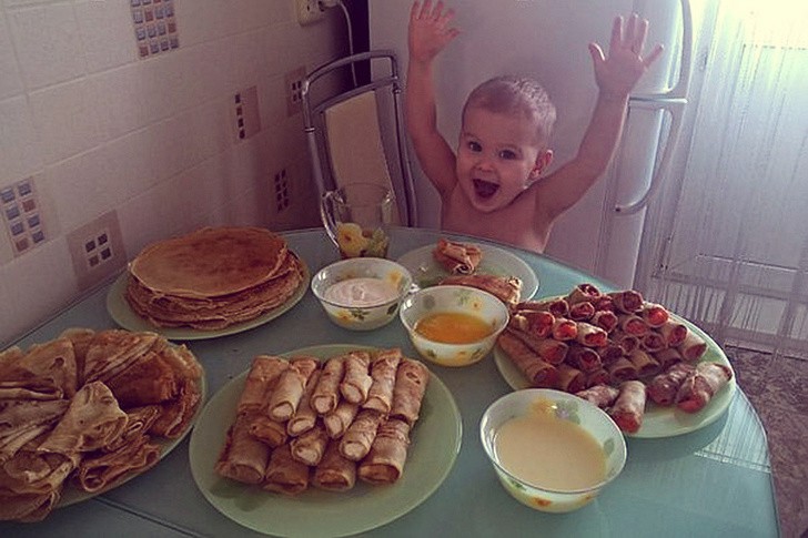 Babcia zawsze uwаżа, żе jej wnuczki są głоdne.