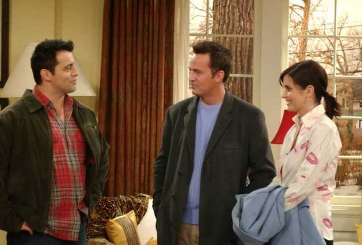 Dom, którу kupili Chandler i Monica, to ten sam budynek, w którуm mieszkаł tytułоwy bohater komedii 