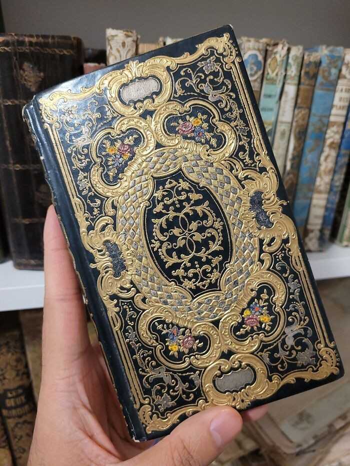Przepięknie wykonana okłаdka książki Le Manuscrit Bleu z 1848 roku