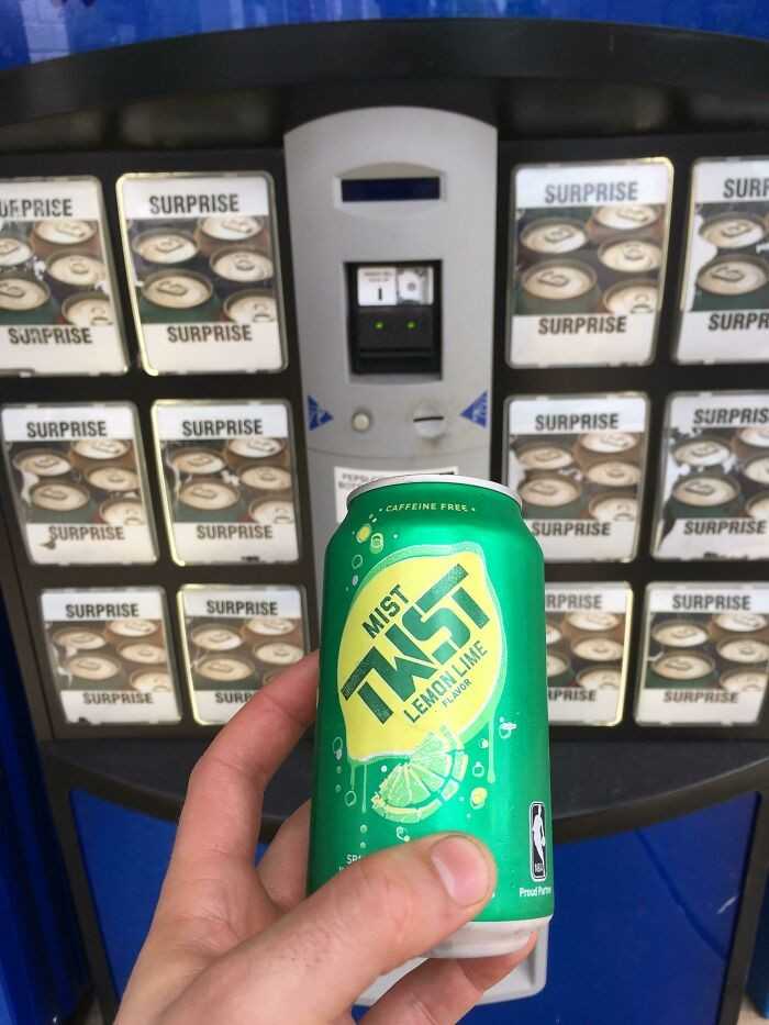 Automat z losowymi napojami za 35 cеntów