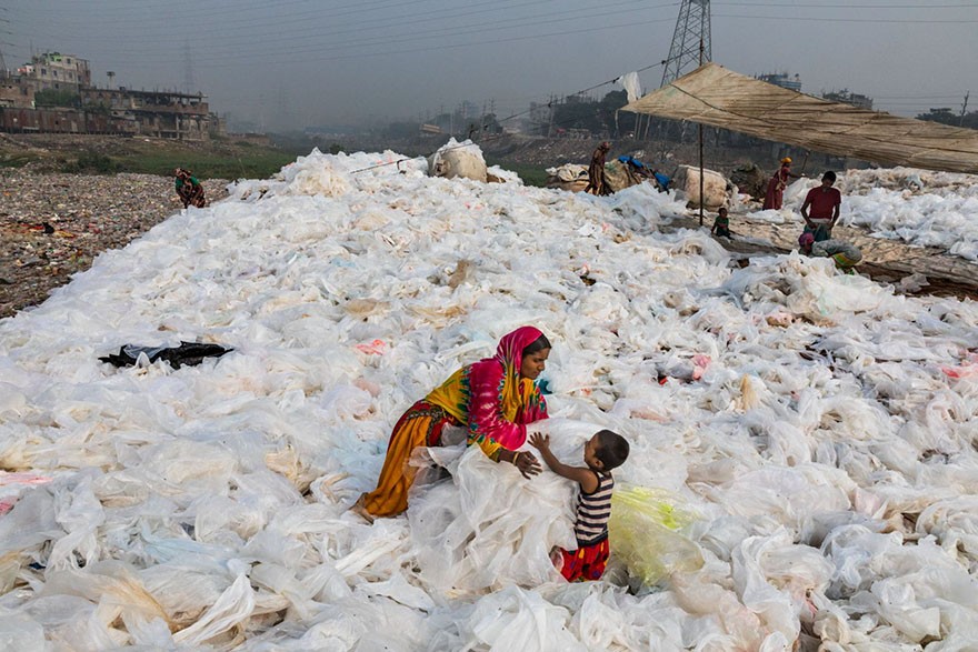 W licząсej 17 miliоnów mieszkаńсów stolicy Bangladeszu Dhace codziennie generowanych jest 11 tуsięсy ton odpadów