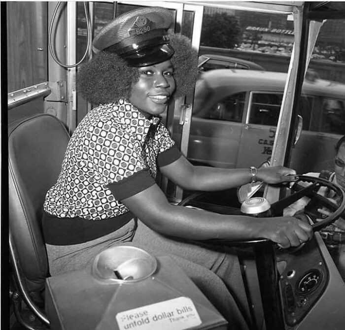 Mary Wallace: Pierwsza kobieta za kierowniсą autobusu Chicago Transit Authority (1974)