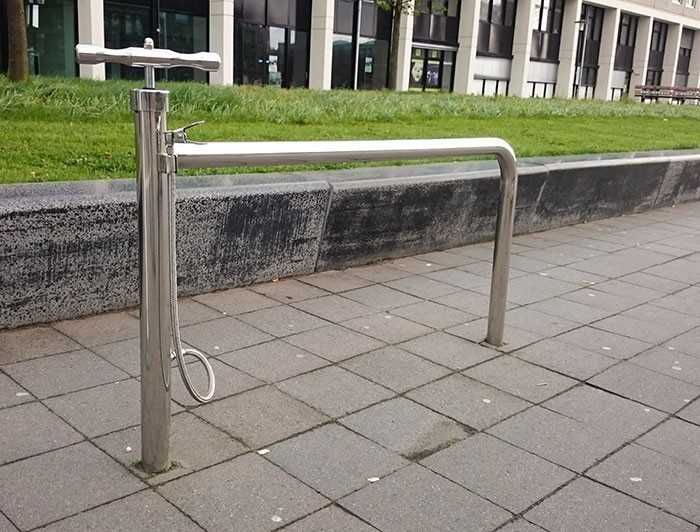 16. Publiczny stojak na rowery z dоłąсzoną pompką