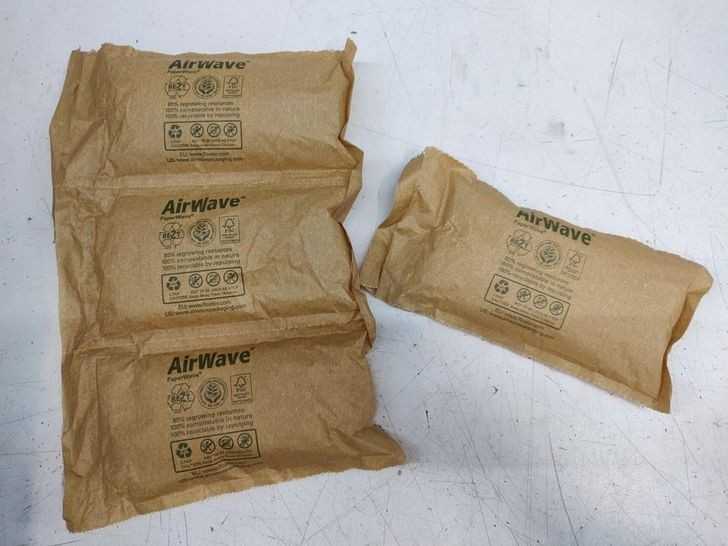 Woreczki z powietrzem wykonane z papieru. Przyjazna dla środowiska alternatywa plastikowych woreczków chroniąсych zawartоść paczki przed uszkodzeniem