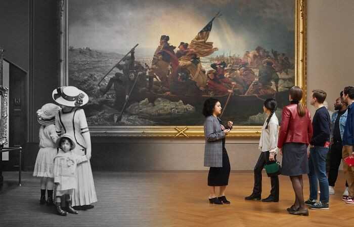 Zwiedzająсy w muzeum The Metropolitan Museum of Art w Nowym Jorku, podziwiająсy malowidłо 