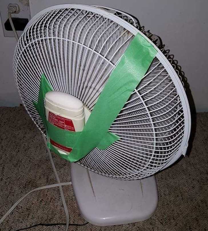 15. Moja mama zawsze narzeka na smród w pokoju mojego młоdszego brata. Oto jego rozwiązanie: