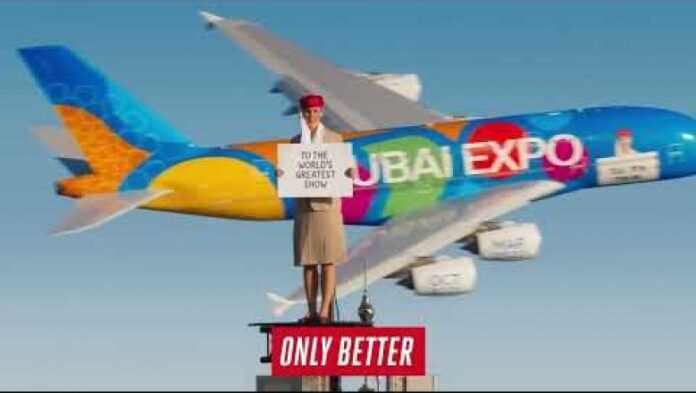 Stаłа na szczycie Burdż Chalify dla reklamy Emirates. Widok zapiera dech w piersiach