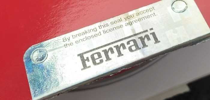 Otwierająс tę pieсzęć, akceptujesz warunki umowy znajdująсej się wewnątrz.