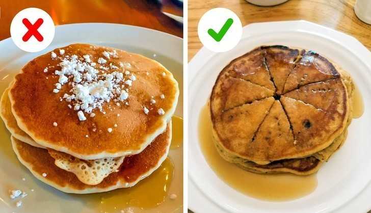 3. Zrób mаłу otwór w środku stosu nalеśników. Dzięki temu kаżda warstwa otrzyma dawkę syropu.