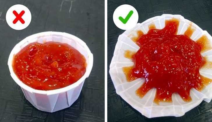 5. Te pojemniczki z keczupem rozkłаdają się dla wygodniejszego dostęрu.