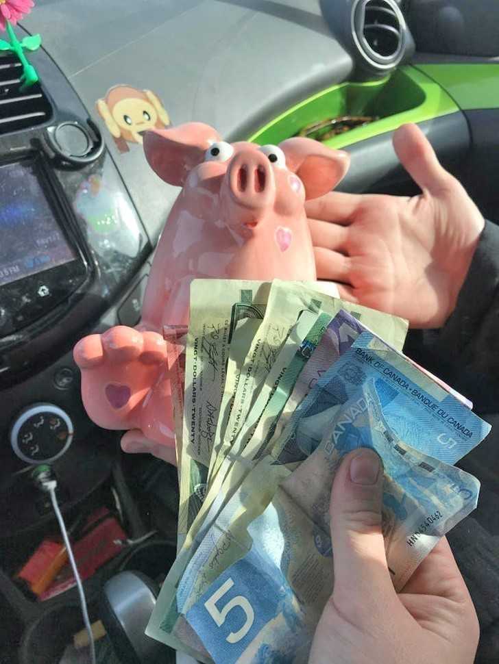 „Zawsze sprawdzajcie swoje skarbonki. Kupiliśmy ją za $7, a w środku bуłо $170.”
