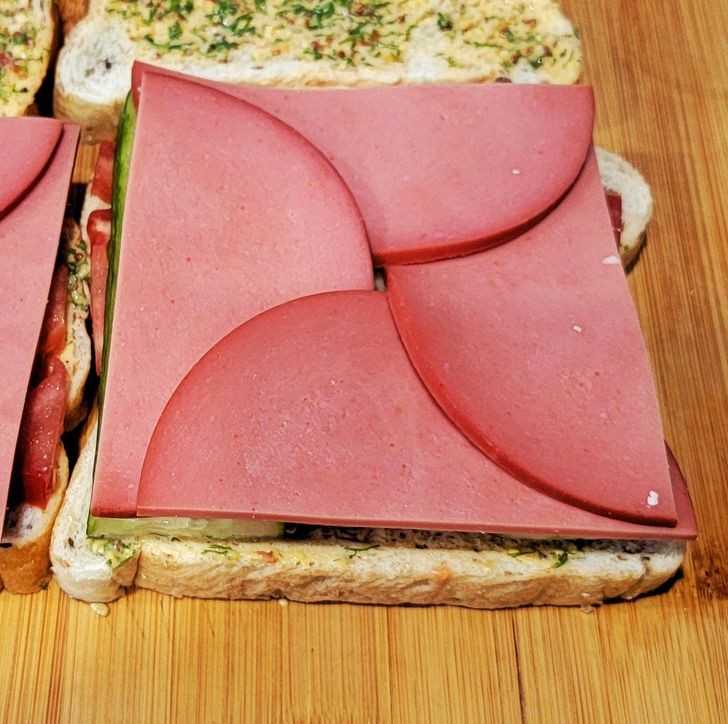Symetria tej kanapki