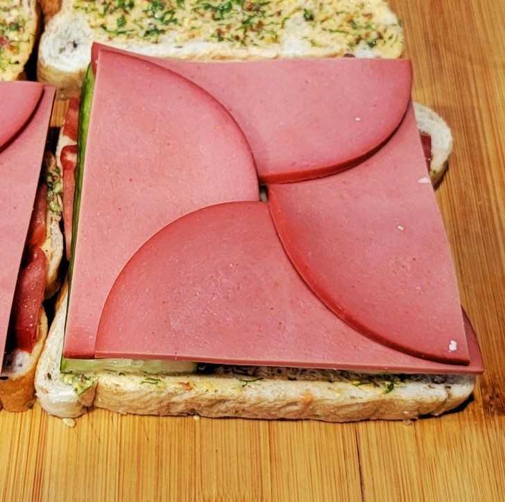 Symetria tej kanapki