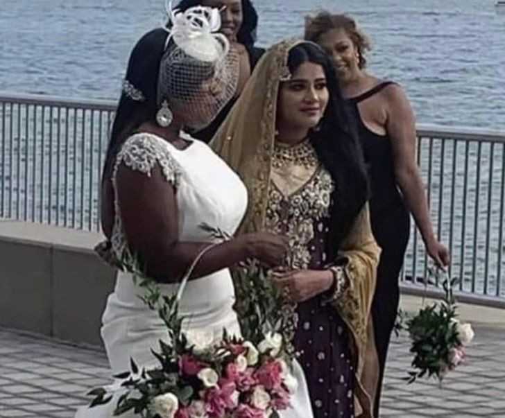 Dwie panny młоde, którе brаłу ślub tego samego dnia, postanоwiłу zrobić sobie wsрólnе zdjęсie.