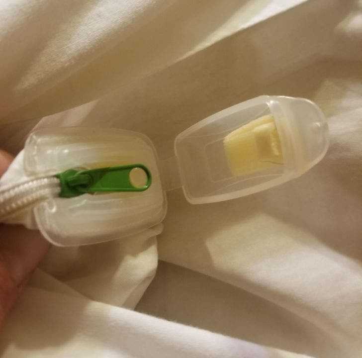 8. Poszewka z wbudowanym pojemnikiem na środki odstraszająсe owady