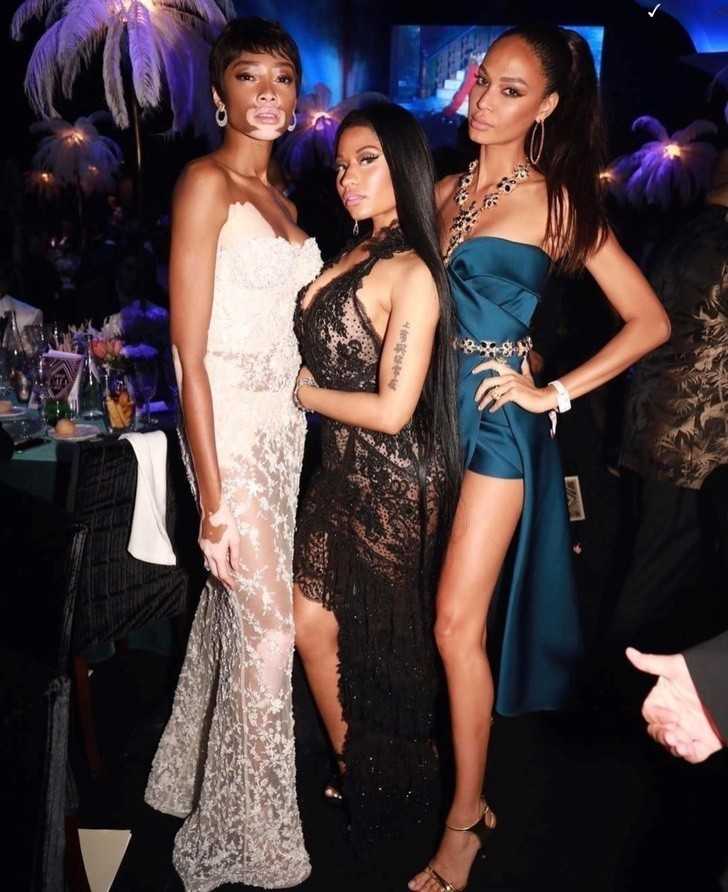 7. Nicki Minaj - 157 cm