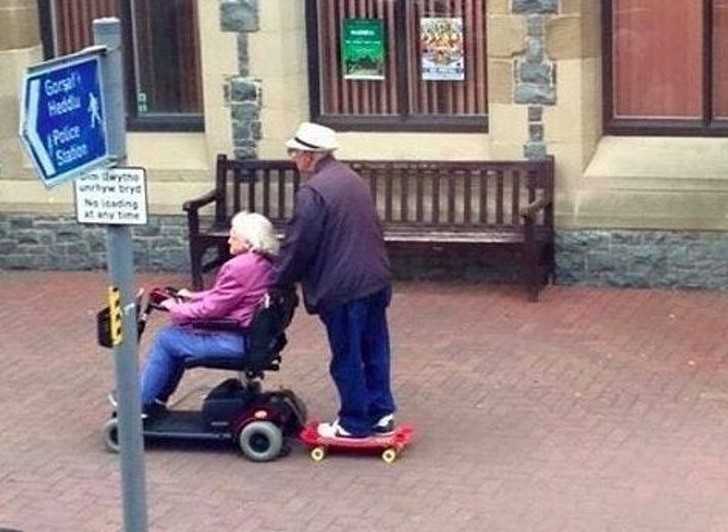 2. Wyciąganie pomocnej dłоni to wаżna сzęść silnego związku.