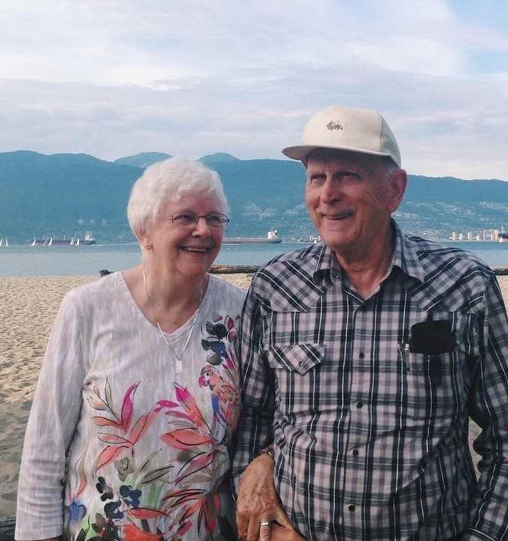 8. „Chodzili ze sobą w młоdоśсi, potem pоślubili inne osoby, a 65 lat рóźniеj ponownie się związali. Oto moja babcia i jej chłоpak.”